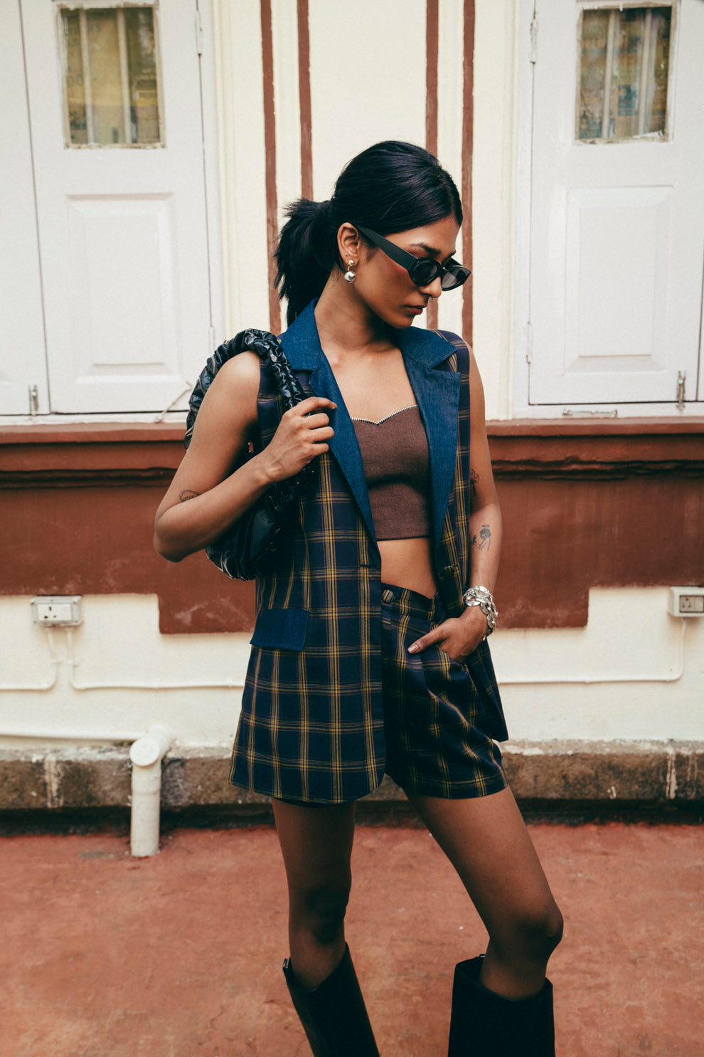 NAVY CHECK SHORTS