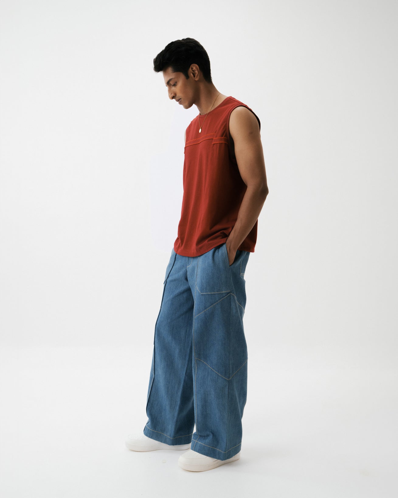 AVENUE VEST (CRIMSON)