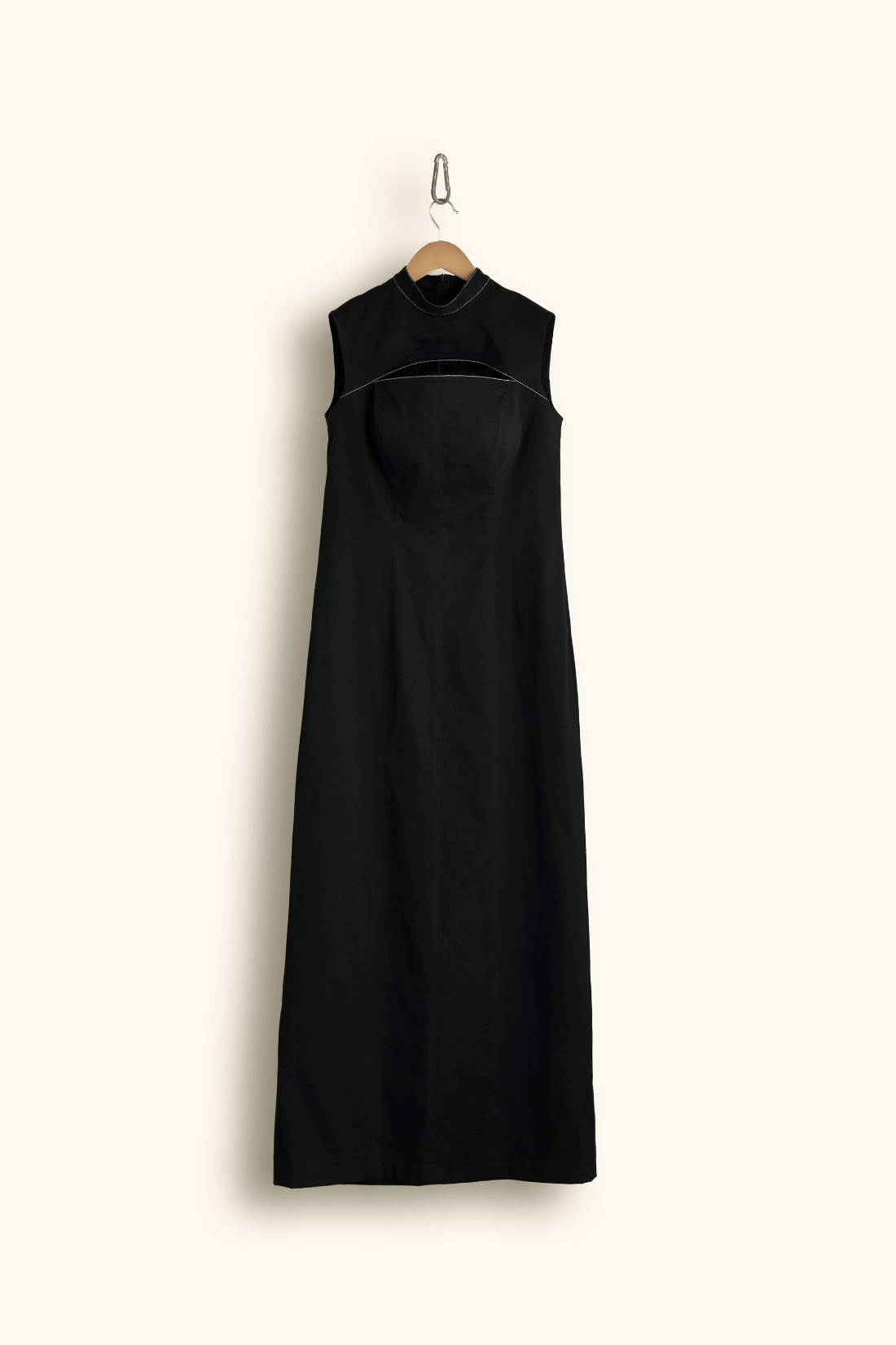 ELONGATING BLACK CUT-OUT DRESS