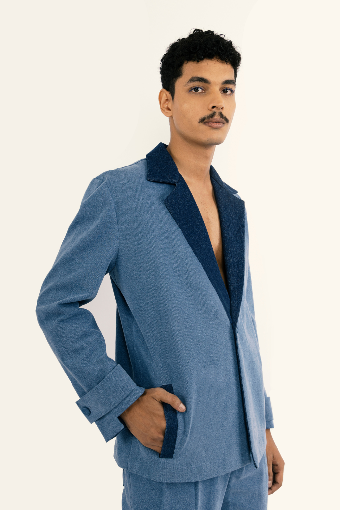 BACK PLEAT JACKET