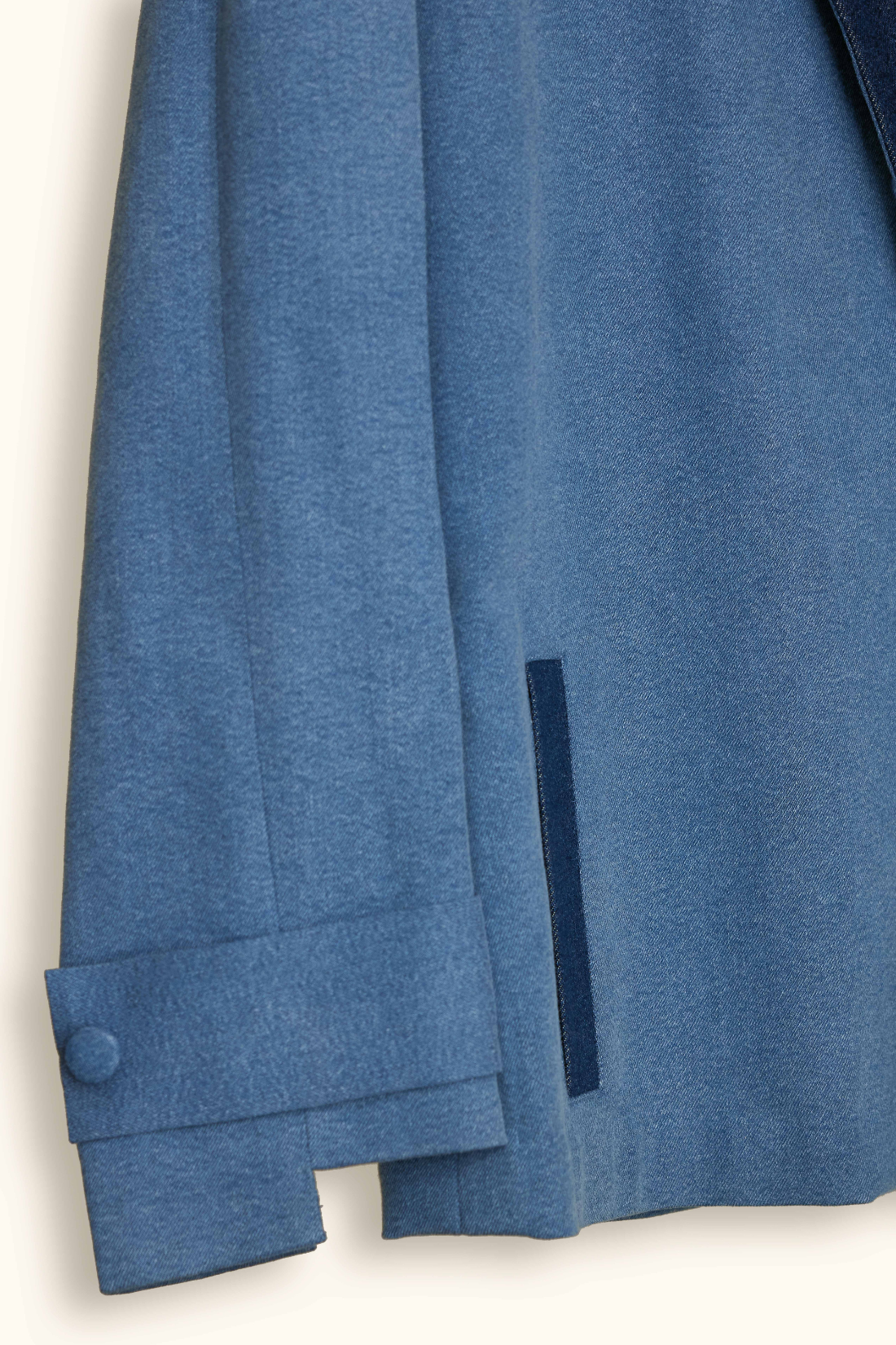 BACK PLEAT JACKET