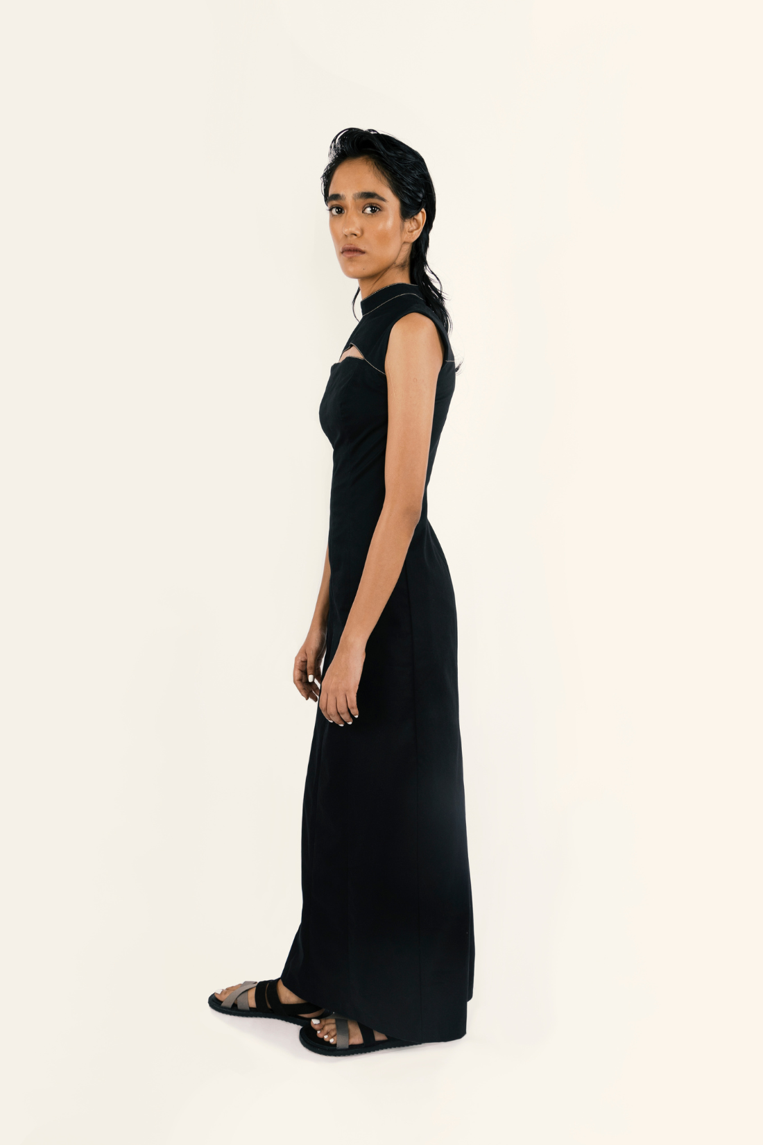 ELONGATING BLACK CUT-OUT DRESS