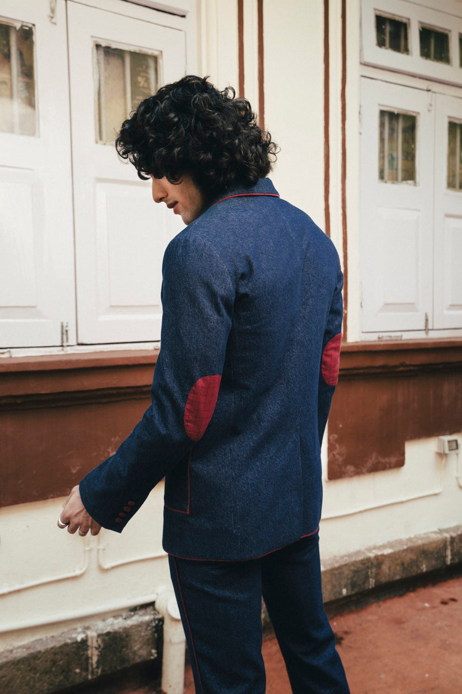 CONTRAST PIPING JACKET