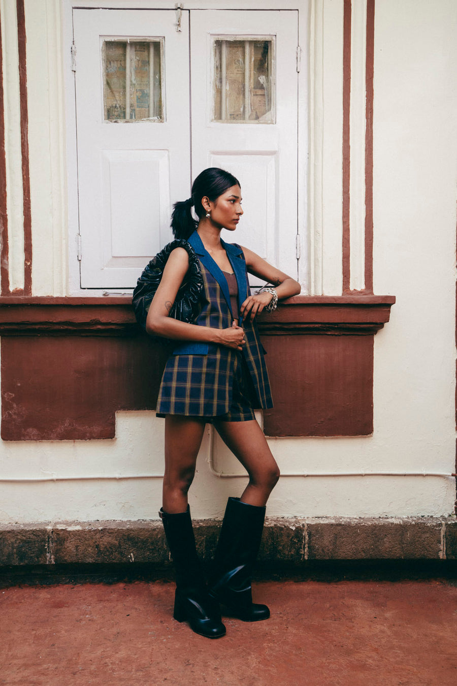 NAVY CHECK VEST