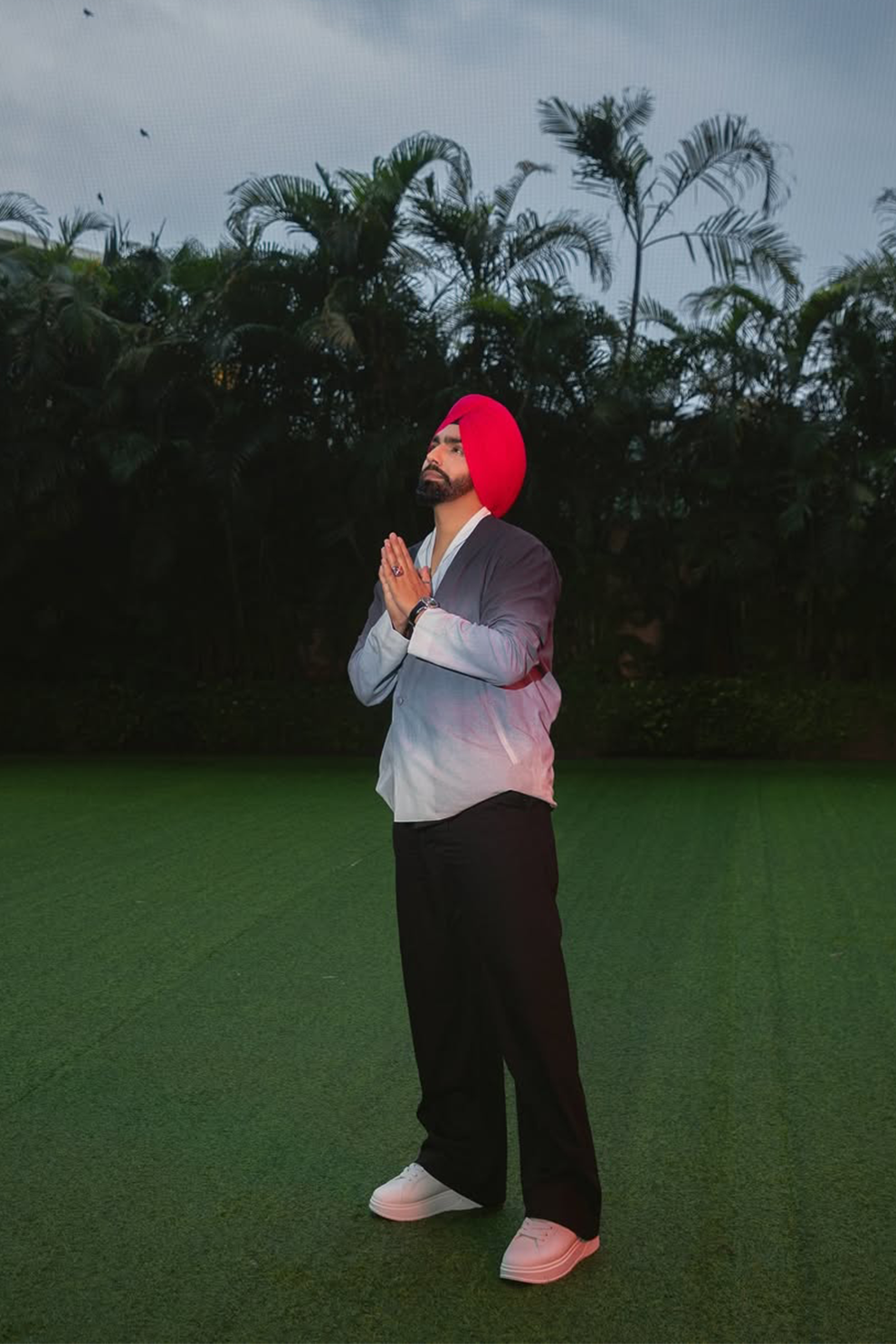 AMMY VIRK IN WINEBAR SET